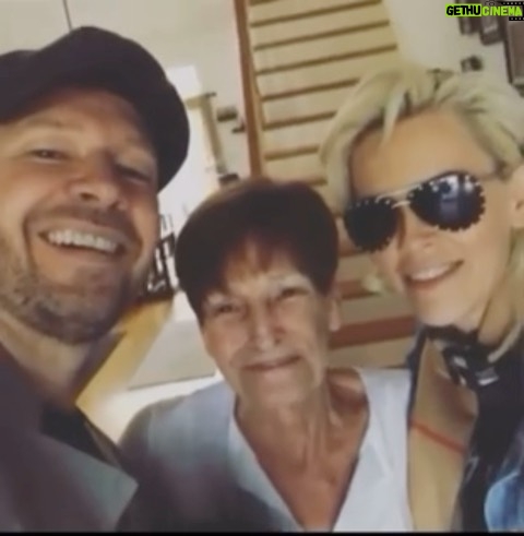 Donnie Wahlberg Instagram - Had to share this video again, it brings such joy! #HappyMothersDay to all of the wonderful, special, amazing, caring, loving, giving and inspiring, moms out there! From myself, and these two wonderful moms! Hope your day is magical! You are appreciated. To all the Blockhead Moms out there, my unending adoration and respect! 🙏🏼❤️💫 ps - Don’t forget to “Call Ya Muthah!” #MothersDay #CallYaMuthah