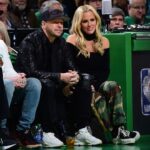Donnie Wahlberg Instagram – Let’s go #Celtics! Yes, @jennymccarthy is cheering for my team! ☘️❤️👑✨🏆😉
📸: @brian_babs_babineau @celtics @tdgarden TD Garden