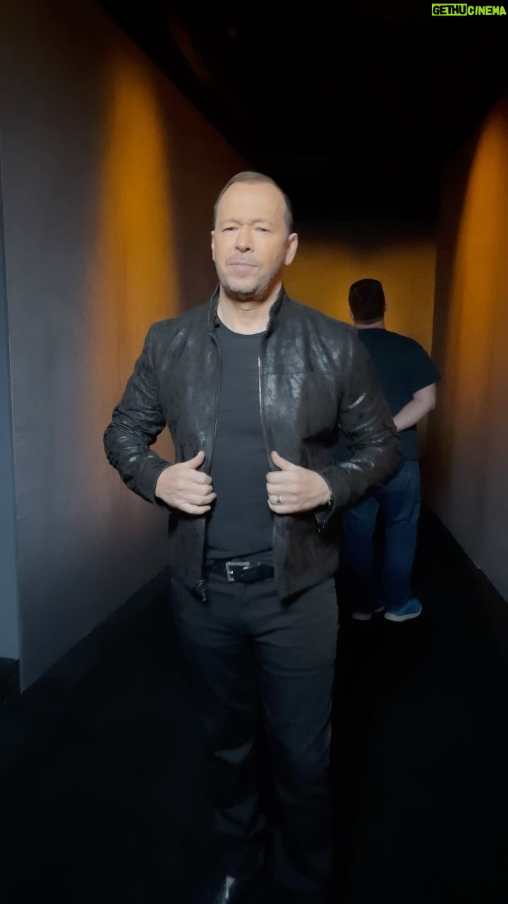 Donnie Wahlberg Instagram - Another day at the office β even on Saturdays! Season 5 of #VeryScaryPeople coming April 16 to @investigationdiscovery! Letβs go! #VSP ππ³ NYC