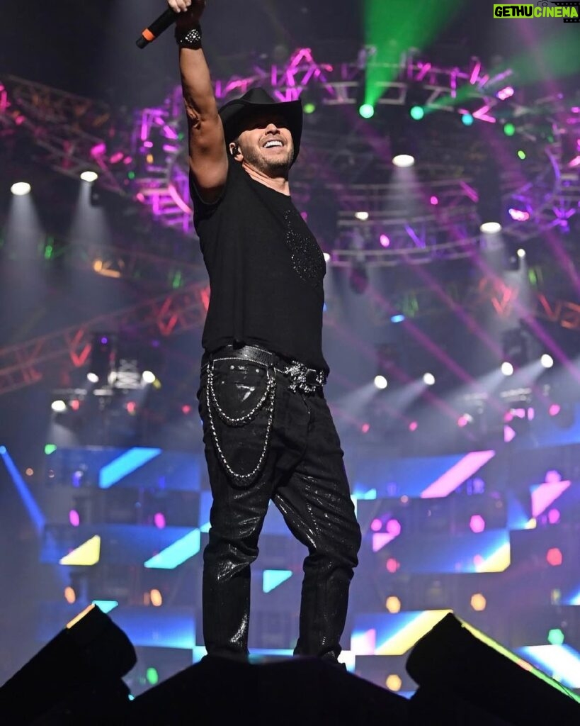 Donnie Wahlberg Instagram - Somebody said “you must have been a cowboy in another lifetime”. I said “who said I’m not a cowboy in this lifetime, too?”. 😂🤠 #Cowberg #HoustonRodeo 🤖❤️♾💫✨🤟🏼🤠 📸: HoustonRodeo