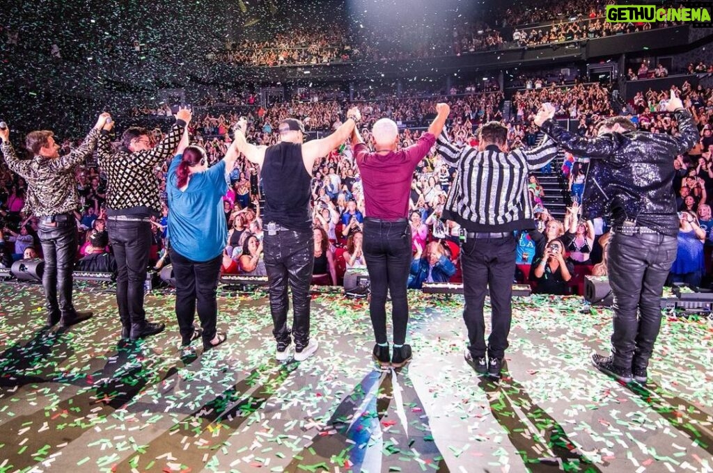 Donnie Wahlberg Instagram - Our band of FIVE became a band of SEVEN — when two amazing ASL interpreters, @puplov19 and @milesaaronselders, joined @nkotb onstage at our @yaamava concert last week. Thank you both for doing what you do, for making our show so much more special and for delivering the music and words of @nkotb to our fans - through your genius. Honored to share the stage with you and (of course) to take a bow with you! ps - the RIGHT STUFF 10x moment was pretty awesome too! 🤟🏼 🤖❤️♾💫✨🤟🏼 Yaamava' Resort & Casino