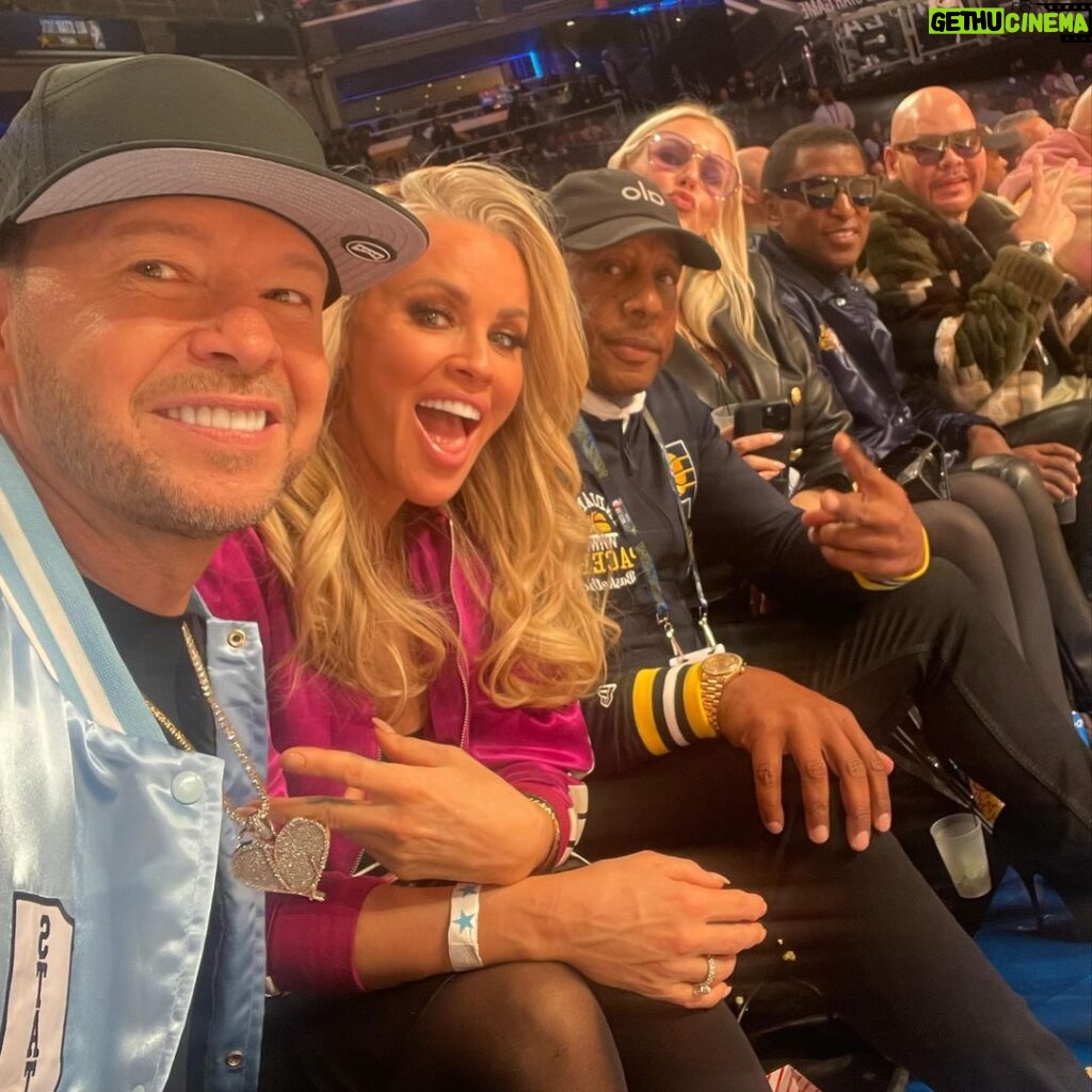 Donnie Wahlberg Instagram - Just hanging out. All Star Game fun. ❤️ #love #happy #goodtimes #friends Gainbridge Fieldhouse