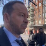 Donnie Wahlberg Instagram - Happy #Monday! Fun weekend got me seeing (stunt) double, on the set of #BlueBloods, this morning! 😂🤪🤯 Have a great day! 🤖❤️♾💫✨ Brooklyn, New York