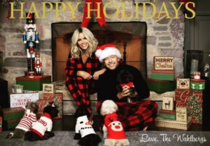 Donnie Wahlberg Instagram - #HappyHolidays! From The Wahlbergs - and our furry little family! Have a most awesome #ChristmasEve day - and the greatest holiday season of your lives! Be safe! Be kind! Spread Love! #HappyHolidays 🤖❤️♾💫✨🎄🎁🎉 #spreadloveandlovewillspread 
📷: @lynettemcphoto