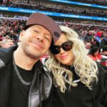 Donnie Wahlberg Instagram - I invited her to the @celtics game with me and she said “I’d love to go to the @chicagobulls game with you”. 😂 #BostonBoy #ChicagoGirl ❤️ Game on! Let’s go #Celtics 😂❤️☘️ #CelticsBulls #MarriedLife ❤️ United Center