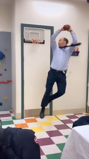 Donnie Wahlberg Instagram - #MondayMotivation Nobody said it was gonna be easy, but at least we got another shot at a great day! 😂 Lets gooooooooo! 🤖❤️♾💫 (ps - not sure it would have gone much better in hoops clothes and out of my TV wardrobe 😂🤓).

#HappyMonday #Thankful #funny #bloopers #reels #trip