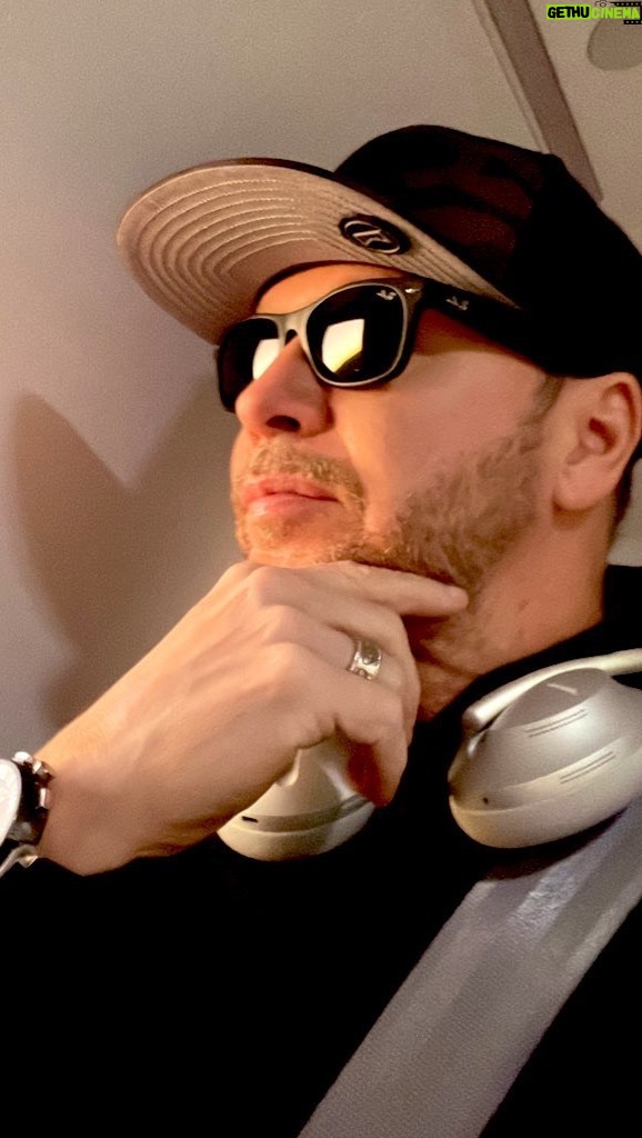Donnie Wahlberg Instagram - #Thankful for another day. #Grateful for another moment. #Blessed with another opportunity! To make today magical! Let’s go! #MondayMotivation 🙏🏼❤️🤖❤️♾💫 #SASAOTG #Safe&Sound&OnTheGround #reels