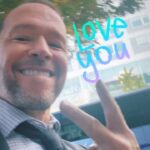 Donnie Wahlberg Instagram - Spreading #LOVE to the world, from the streets of #Brooklyn #NewYork! Spread a little love yourself, and watch it spread! Have the best day ever! #spreadloveandlovewillspread ❤️♾💫🌎😊🥰 #wednesday #wisdom #reels #love #spreadlove #humpday