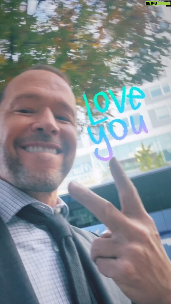 Donnie Wahlberg Instagram - Spreading #LOVE to the world, from the streets of #Brooklyn #NewYork! Spread a little love yourself, and watch it spread! Have the best day ever! #spreadloveandlovewillspread ❤️♾💫🌎😊🥰 #wednesday #wisdom #reels #love #spreadlove #humpday