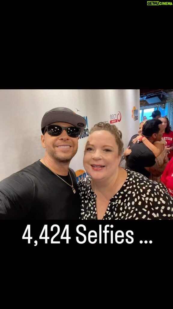 Donnie Wahlberg Instagram - Thank you for an amazing journey Blockheads! We already broke the @guinnessworldrecords #selfie #worldrecord! But this time — it was all for the love! Let’s do it again next year! #NKOTBCruise2023 🤖❤️♾💫🛳🌊☀️🔥🎉😎🤯📸 #reels #cruise 📸: Yours truly!