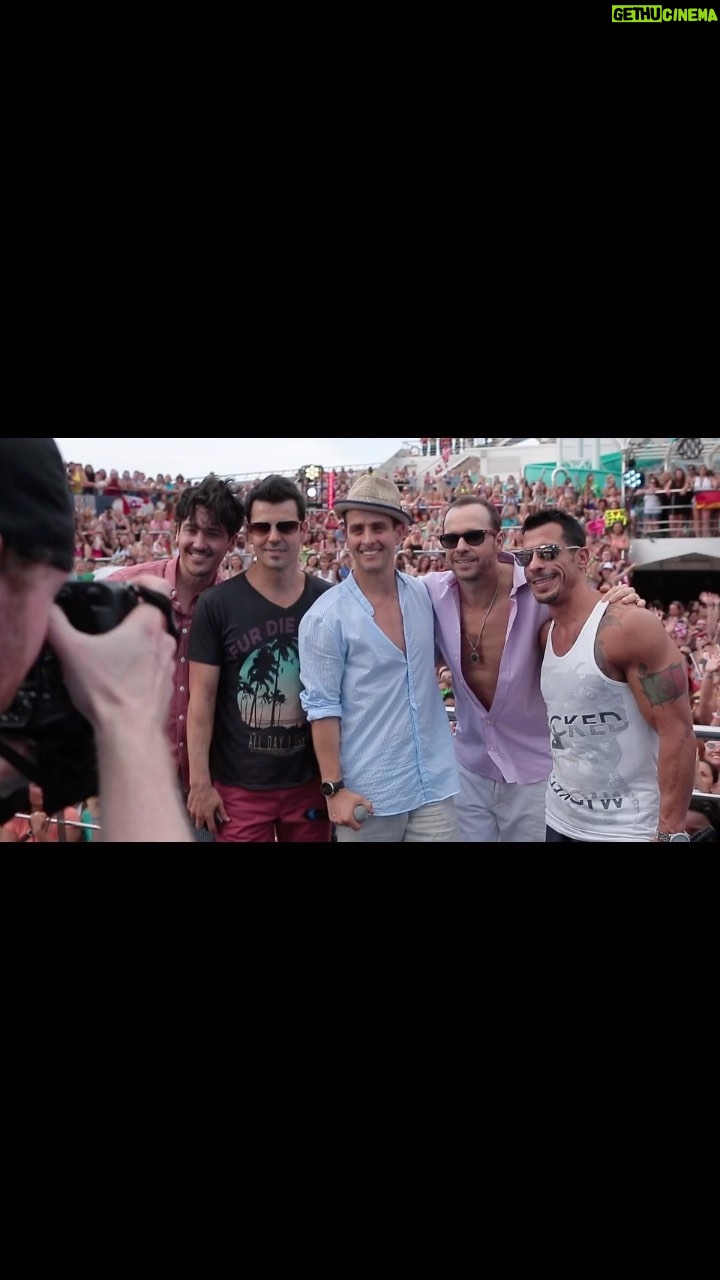 Donnie Wahlberg Instagram - 48 hour countdown β¦ Letβs go! #NKOTB #Cruise #2022 π€β€οΈβΎπ«π³πΊπΌπΊπΌπΊπ»πΊπ»πΊπ» #reels