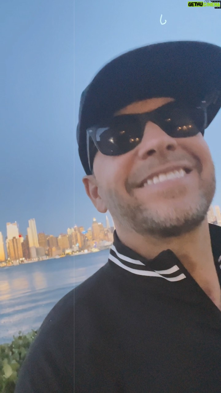 Donnie Wahlberg Instagram - Happy #Sunday I woke up today β Iβm #thankful π€β€οΈβΎπ«ππΌ