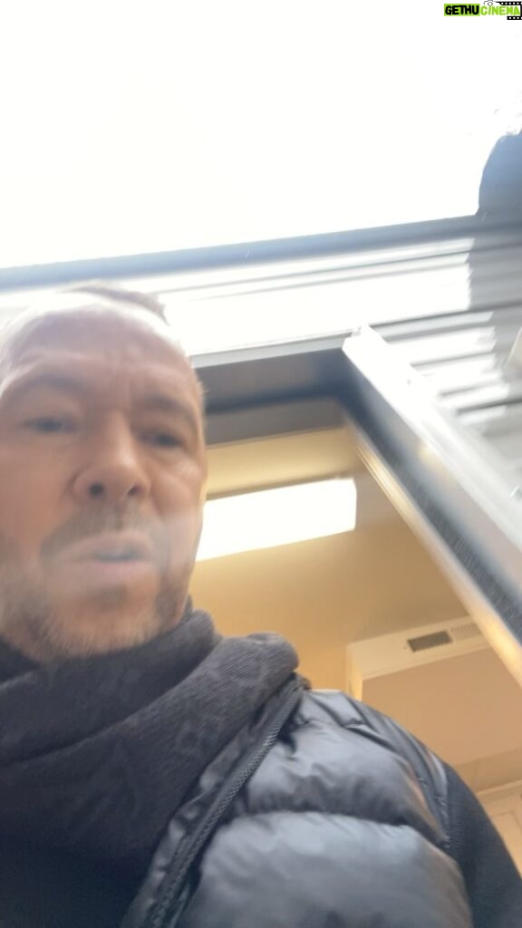 Donnie Wahlberg Instagram - Happy Freezing Cold Friday! 🥶❄️ #winter #2024 Chelsea Market