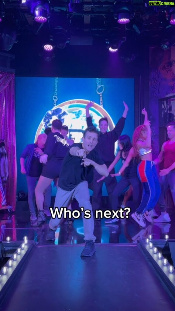 Donnie Wahlberg Instagram - Who’s next? #knotb #dragthemusical #bluebloods #kids #stillkids #dancing Bourbon Room Hollywood