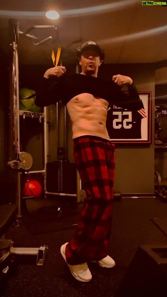 Donnie Wahlberg Instagram - Too soon to get ready for #summer #2024? Let’s go! 🤖❤️♾💫✨🤟🏼 #MagicSummer 🪄☀️ps - the pajamas will never retire. nor will I! 😉🤠 #thursday #fitnessmotivation Saint Charles, Illinois