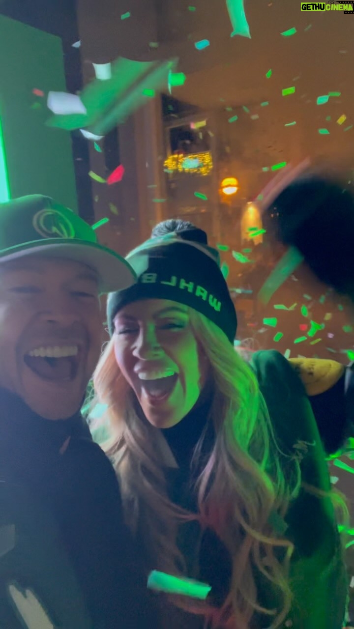 Donnie Wahlberg Instagram - Have a most amazing Christmas β and Happy New Year β from our little town of St Charles! ππΌβ€οΈπ«πππ #spreadloveandlovewillspread #merrychristmas #happynewyear #2023 #love #confetti #amazingview