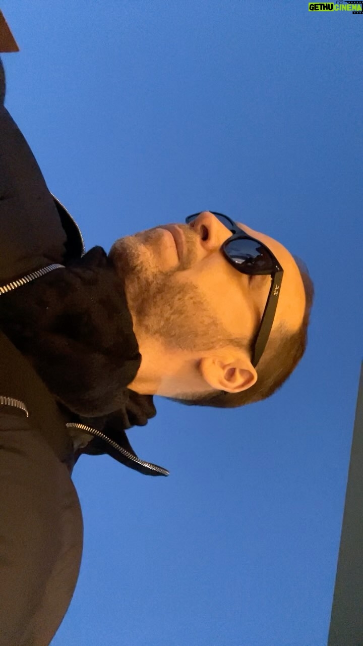 Donnie Wahlberg Instagram - If you see this — you’re loved. Have an awesome Thursday. 🙏🏼❤️🤖❤️♾💫✨🤟🏼 #thursday #love
