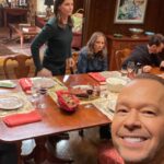 Donnie Wahlberg Instagram - Week 2 Season 14! We’re off to the #BlueBloods dinner scene. @bluebloods_cbs ❤️💙 Brooklyn, New York