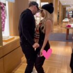 Donnie Wahlberg Instagram - Bop while you shop. ❤️ #love #dance @jennymccarthy Saint Charles, Illinois