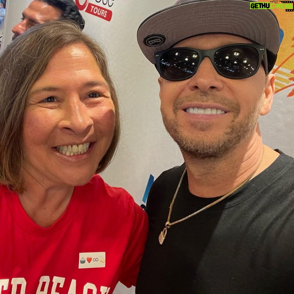 Donnie Wahlberg Instagram - Until we meet again, at our inevitable Block Party in the sky, we will honor you and celebrate your memory - Annette. We will remember your amazing smile, and marvel at your incredible resilience and strength. Praying that all of our Blockhead angels welcome you with open arms and the warmest hug. Rest peacefully, and know that you are forever loved by so many. #RIPAnnette 🙏🏼💔🕊️🥺 #BlockheadLoveForever Saint Charles, Illinois