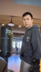 Donnie Yen Instagram - Haven’t threw hands for awhile, not too slow for this guy’s age!😆💪 #martiartsforlife #donnieyen #甄子丹