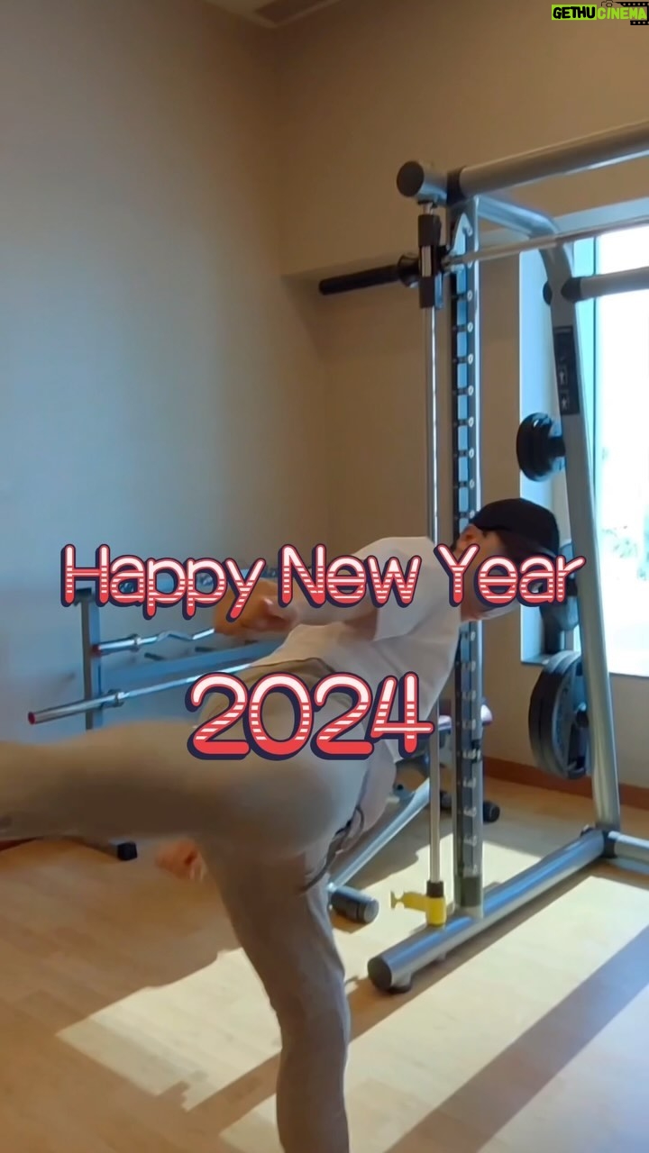 Donnie Yen Instagram - Counting down to new year 2024, new films🎬 and new breakthroughs!💪😎🎉🎊