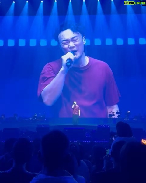Donnie Yen Instagram - Went to Eason’s concert with wifey last night @sweetcil Absolutely amazing! 真係好正!My first time witnessed Eason owned the stage with his amazing musical talent, a true master both as a brilliant singer and a world class entertainer! Bravo!!🍾️🎉🎊👏Thank you for the invitation🥰 @hilaryxtsui #easonchan #陳奕迅演唱會