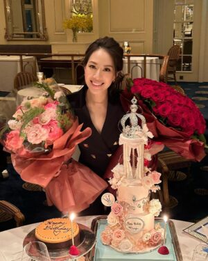 Donnie Yen Instagram - Happy Birthday to the most beautiful woman in the world , there’s nothing I want more than to see her smile every second in my life! Hun, I wish you health and happiness above all things!❤️🎂🍾🎁🎊🎈❤️😘
@sweetcil