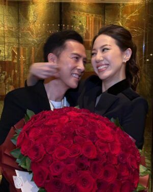 Donnie Yen Instagram - Happy Birthday to the most beautiful woman in the world , there’s nothing I want more than to see her smile every second in my life! Hun, I wish you health and happiness above all things!❤️🎂🍾🎁🎊🎈❤️😘
@sweetcil