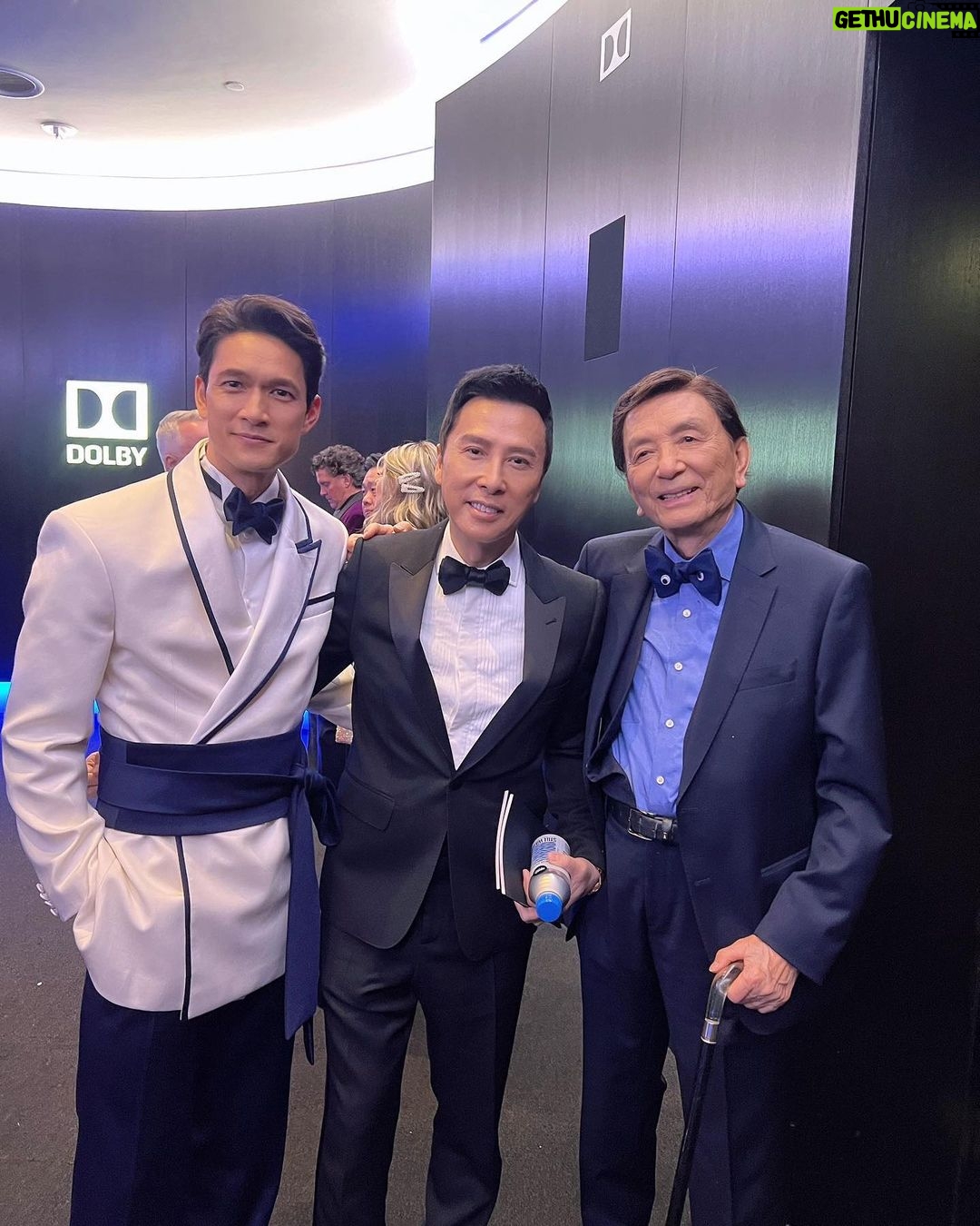 Donnie Yen Instagram - What an incredible night to witnessed this great historic moments with Michelle, Ke winnings, especially when Ke delivered heartfelt speech which made all of us shredded tears. We are talking about winning best director, film, supporting actress and all!! πππOnce again huge congratulations to Everything, Everywhere All At Once for this amazing amazing achievements!!π Also, how about the great Steve Spielberg and John Williams sitting literally right in front of me!! π±Not to mention Guillermo Del Toro almost choked me with his submission hug! ππA night to remember! @theacademy @randcpmk @lionsgate @bulletfilmsofficial @jackysouffletam @kenjinghair @littlewhite_makeup @ng_peco @zhu7158 @sweetcil #oscars