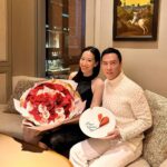 Donnie Yen Instagram - What more does a man can ask for when u have the most beautiful woman as Valentine for the last 20 years !🌹❤️🥰 What does it mean when your woman is the queen? You r the King !😆✌️ @sweetcil