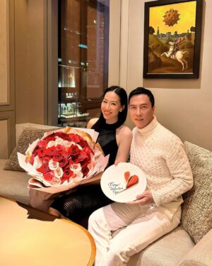 Donnie Yen Instagram - What more does a man can ask for when u have the most beautiful woman as Valentine for the last 20 years !🌹❤️🥰 What does it mean when your woman is the queen? You r the King !😆✌️
@sweetcil