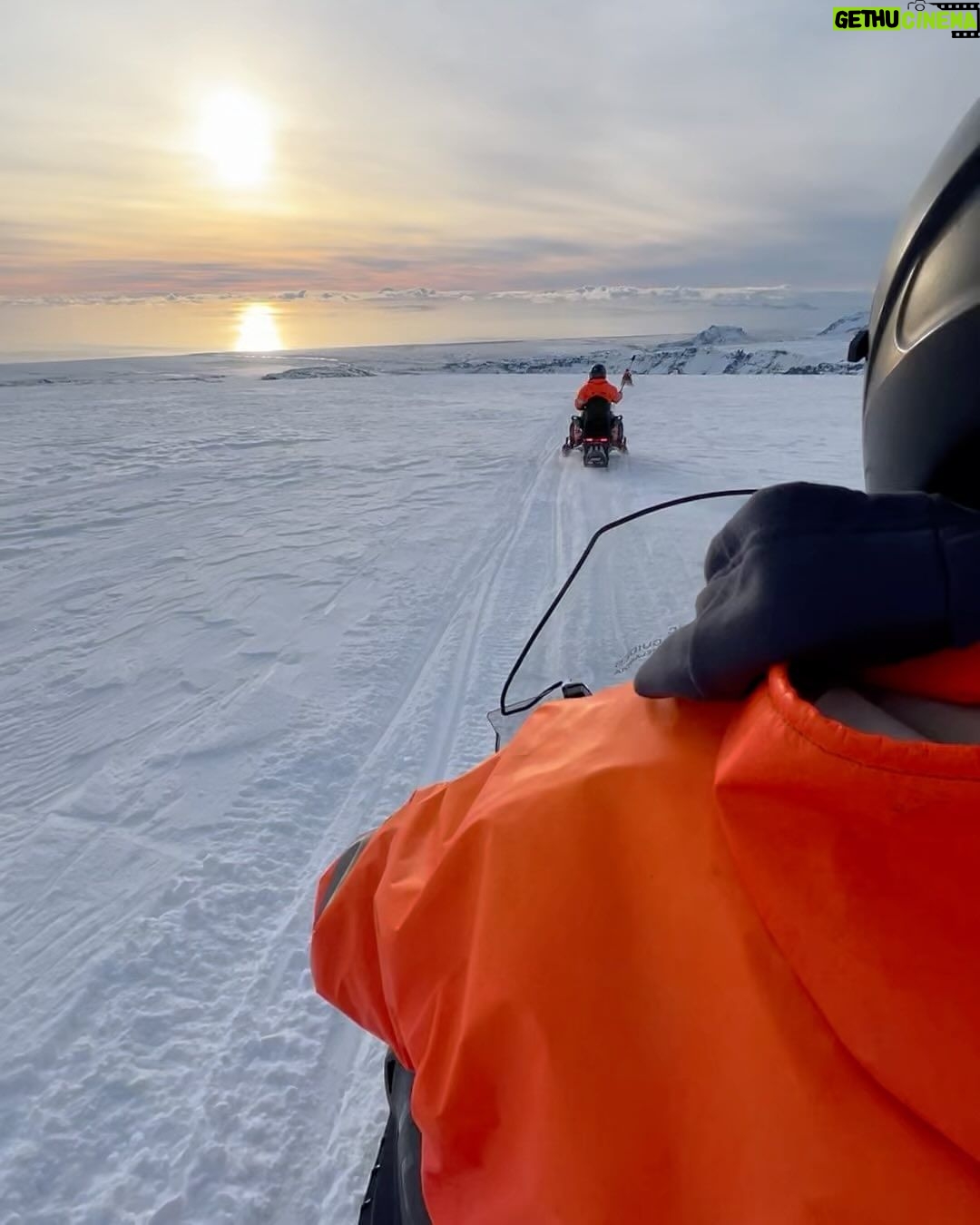 Donnie Yen Instagram - Snowmobile on top of the glacier is definitely an adventure to remember. 🏔️❄️ Breathtaking views and so fun going high speed up and down the glacier!!! Swipe ➡️ for the videos! Visited so many special landmarks, national park, lagoons, waterfalls, diamond beach, game of thrones shooting locations, glaciers, ice caving, dairy farm, tomato farm, Viking restaurant, Icelandic horse back riding, best hotdogs, best lobster roll, and best lobster soup AND last but not least we saw the magical northern lights!!! #bucketlist #iceland #snowmobile #adrenaline #photodump #yenadventures2024