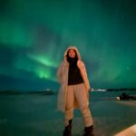 Donnie Yen Instagram - A very magical Valentine’s Day with my hun @donnieyenofficial and my everything @jasmineyen @jamesyenofficial Watching the northern lights and beautiful stars outside our cabin! ❤️🌹 #auroralights #northernlights #happyvalentinesday #bucketlist Torfhús Retreat