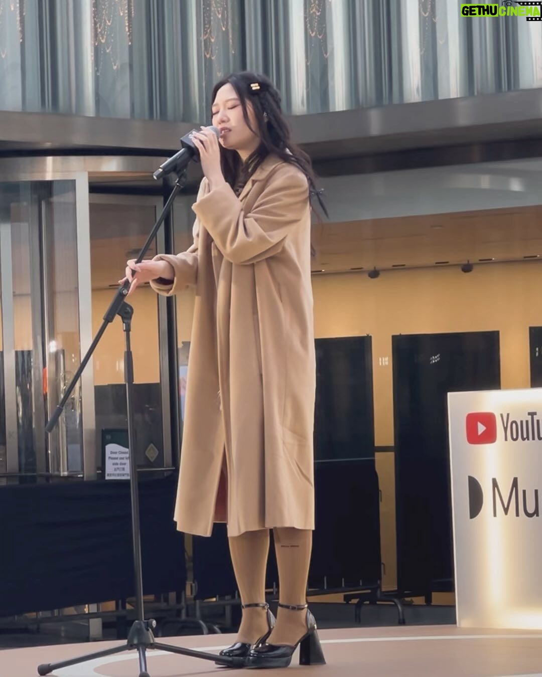 Donnie Yen Instagram - A very special Christmas this year. Jasmine performing live for the first time in HK! Thank you for everyone’s support and to everyone for coming today and to our amazing friends and family for supporting today!!! Thaaaaaank you! 💕💕💕 Jasmine sang total of 8 songs. Christmas covers and her own original songs! So perfect!!! 🎶 can listen to her music on all streaming platforms! Hope you enjoy! Let me know which one is your fav! ⭐️ @youtube @k11musea @jasmineyen @bulletfilmsofficial @sonymusichk @littlewhiteofficial @janchiu @miumiu @youtubemusic @raymondwan119 @mikeyuen_ #rcarecordschina #甄濟如 #jasmineyen K11 Musea
