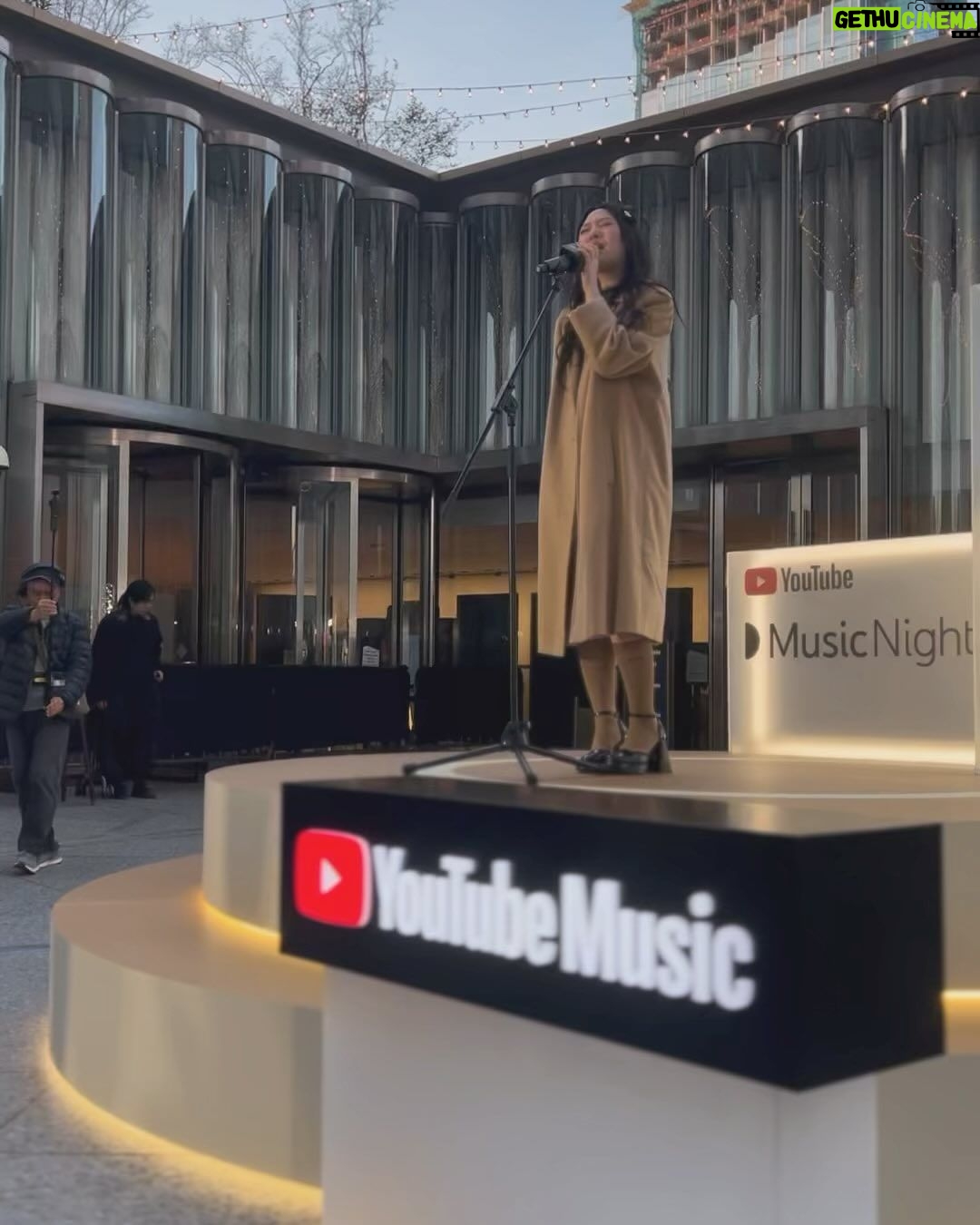Donnie Yen Instagram - A very special Christmas this year. Jasmine performing live for the first time in HK! Thank you for everyone’s support and to everyone for coming today and to our amazing friends and family for supporting today!!! Thaaaaaank you! 💕💕💕 Jasmine sang total of 8 songs. Christmas covers and her own original songs! So perfect!!! 🎶 can listen to her music on all streaming platforms! Hope you enjoy! Let me know which one is your fav! ⭐️ @youtube @k11musea @jasmineyen @bulletfilmsofficial @sonymusichk @littlewhiteofficial @janchiu @miumiu @youtubemusic @raymondwan119 @mikeyuen_ #rcarecordschina #甄濟如 #jasmineyen K11 Musea