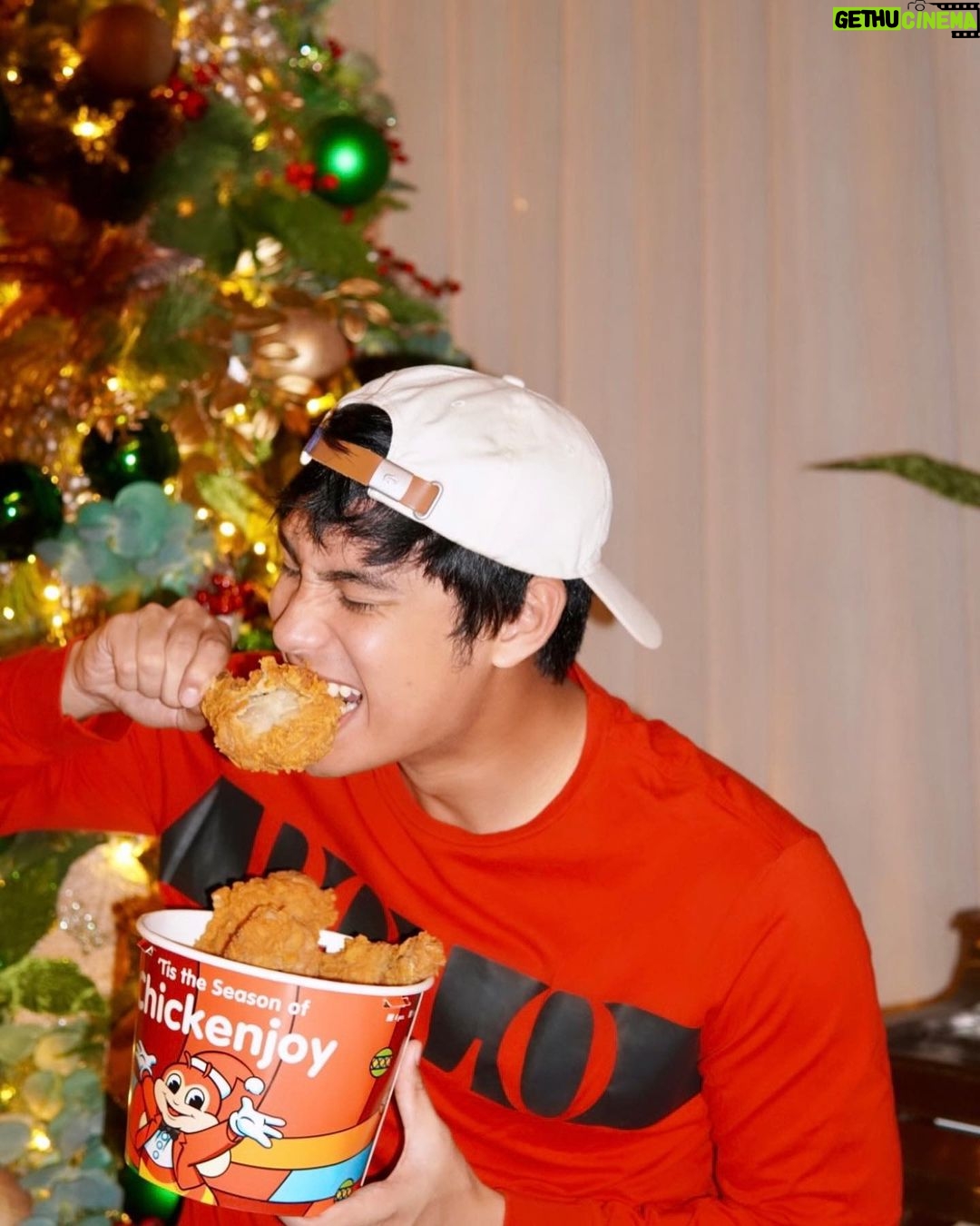 Donny Pangilinan Instagram - MY chicken 😡😂😂 Iba talaga yung crispylicious, juicylicious, @jollibee Chickenjoy ❤️