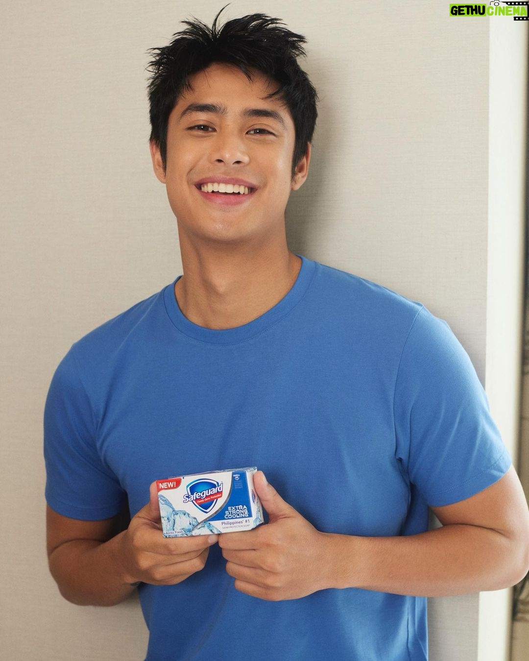 Donny Pangilinan Instagram - Bagong ligo!! Safeguard Artctic Fresh keeps me confident to stay close even when I'm out the whole day! Its extra strong cooling and germ protection keeps me fresh and clean 🧊❄️ Now, I'm also ready to stay close, @belle_mariano!