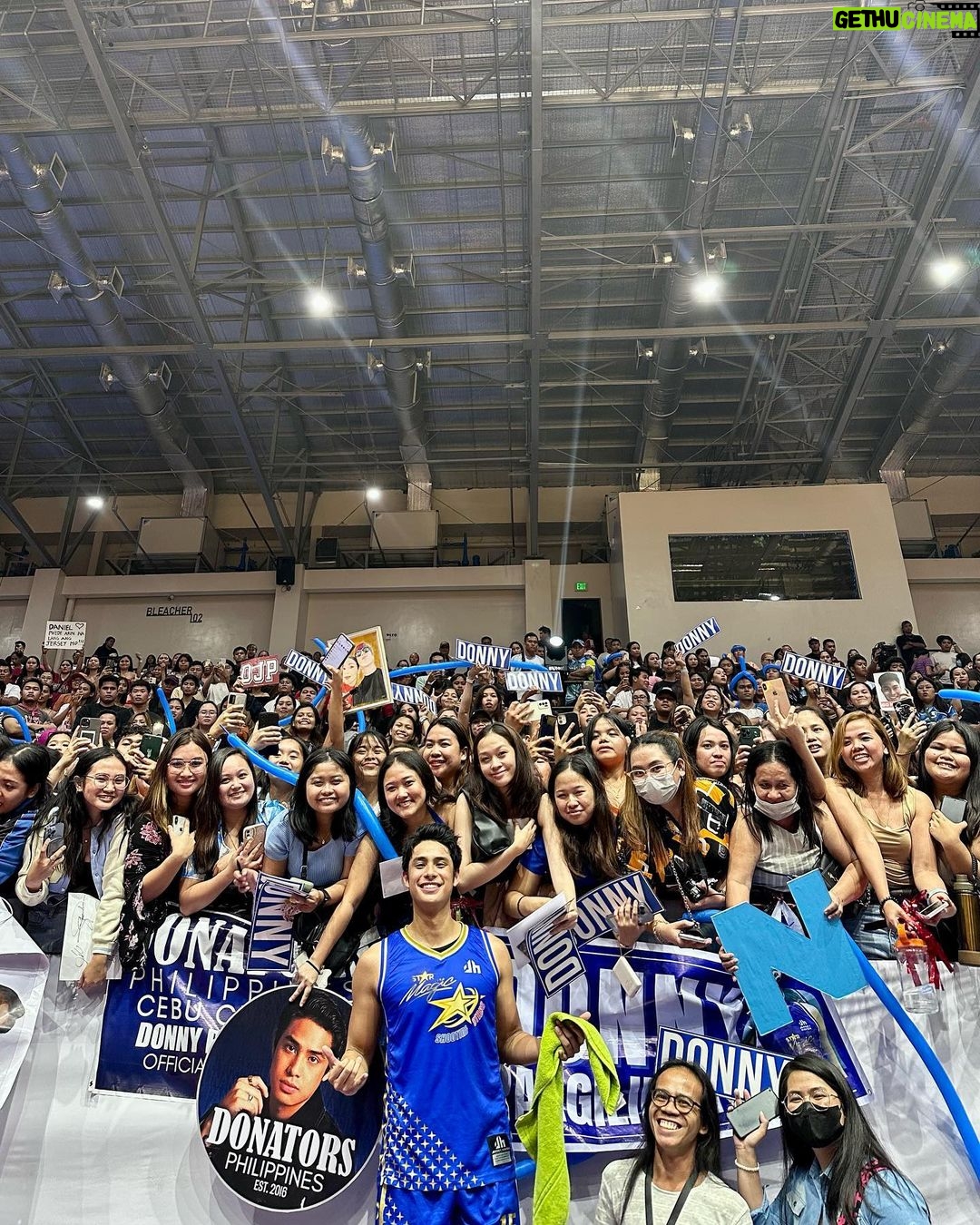 Donny Pangilinan Instagram - WE LOVE U CEBU THANK U ❤️🏀 @starmagicphils Cebu, Philippines