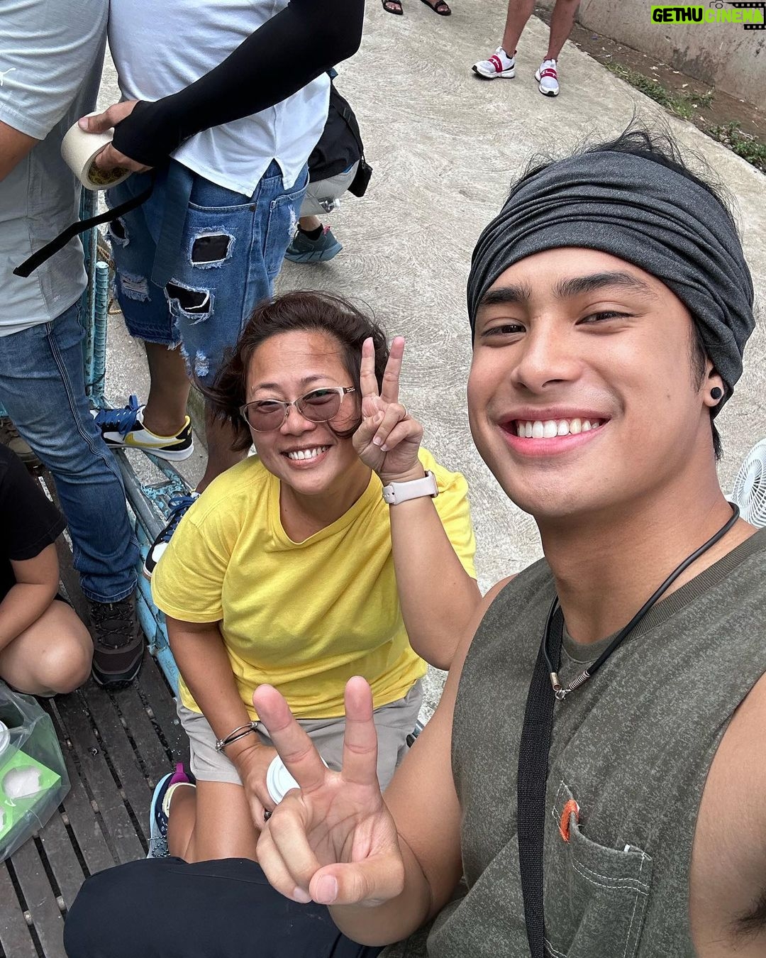 Donny Pangilinan Instagram - WE’RE SHOWING IN 2 DAYS #CantBuyMeLoveTheSeries @netflixph @iwanttfc