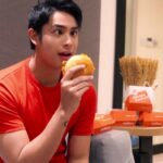 Donny Pangilinan Instagram - Feels like I’m dreaming whenever I take a bite of the Spicy Chicken Sandwich Supreme 🤤 ☁️ @jollibee