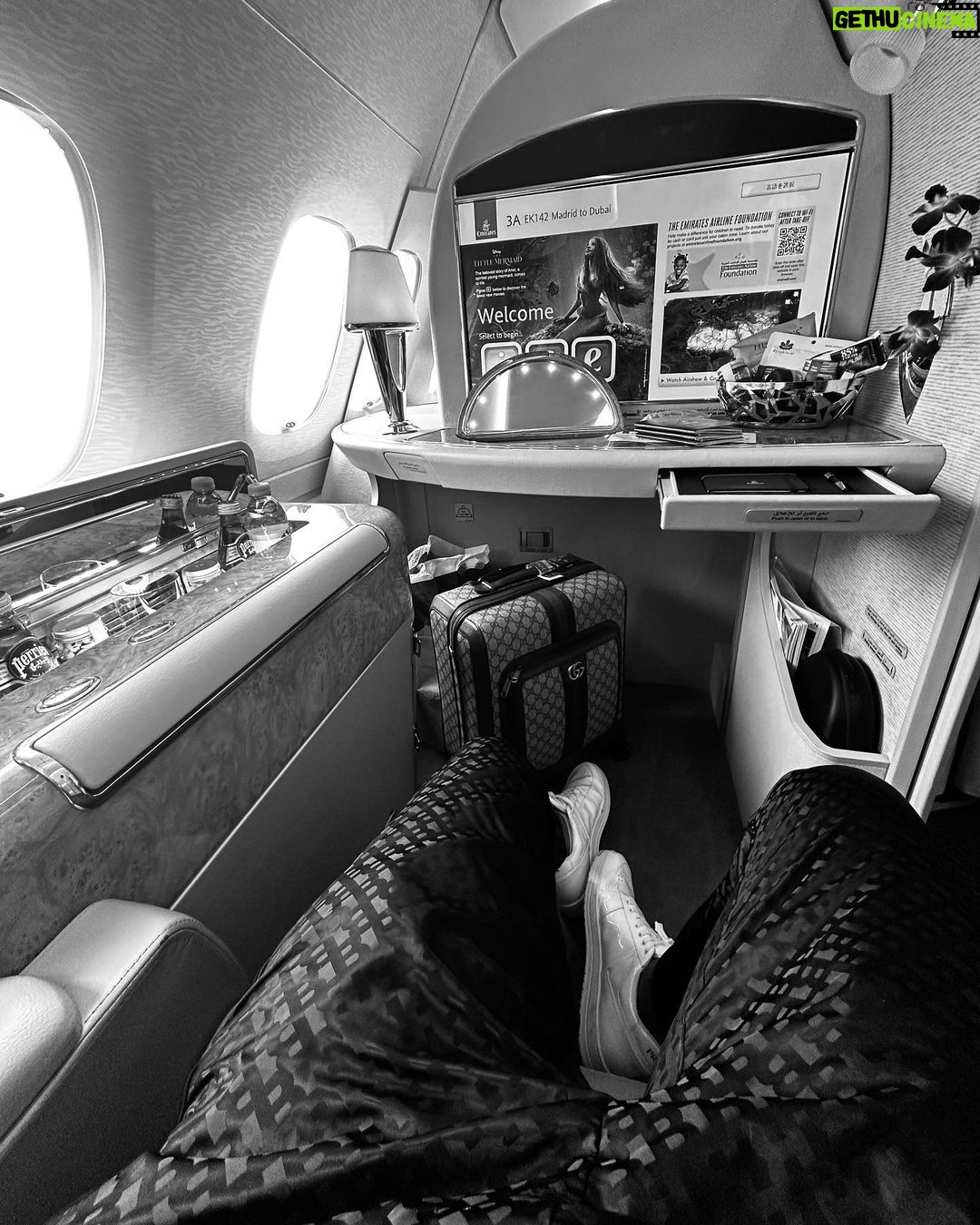 Donny Pangilinan Instagram - Above the clouds wearing @boss @ssilifeph ☁️ ✈️