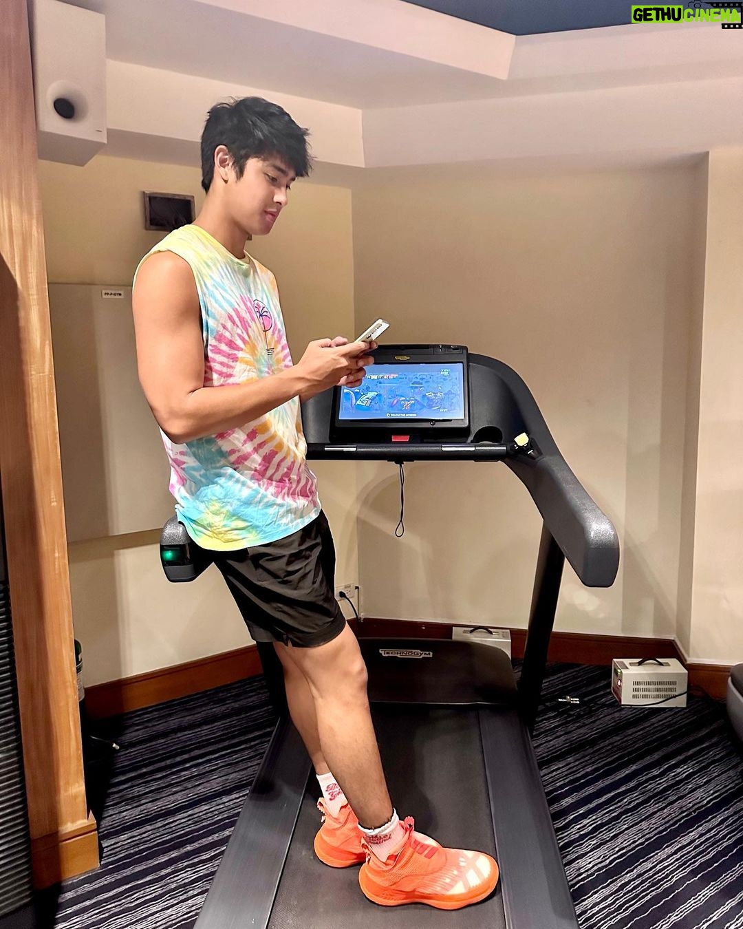 Donny Pangilinan Instagram - Have you registered your sim yet?? 🤔 There’s less than a month left to register. Enjoy bigger data rewards when you register early and try out the PowerAll50 (5GB All Access Data, Unli texts to all networks for 3 days just for 50 pesos) 💪🏼 Go to smart.com.ph/simreg or via GigaLife App to subscribe to try out these exciting offers from @livesmart Register your Smart sim now! 🫶🏻 #SmartSIMReg