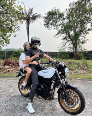 Donny Pangilinan Instagram - picking up dis growing girl from school >