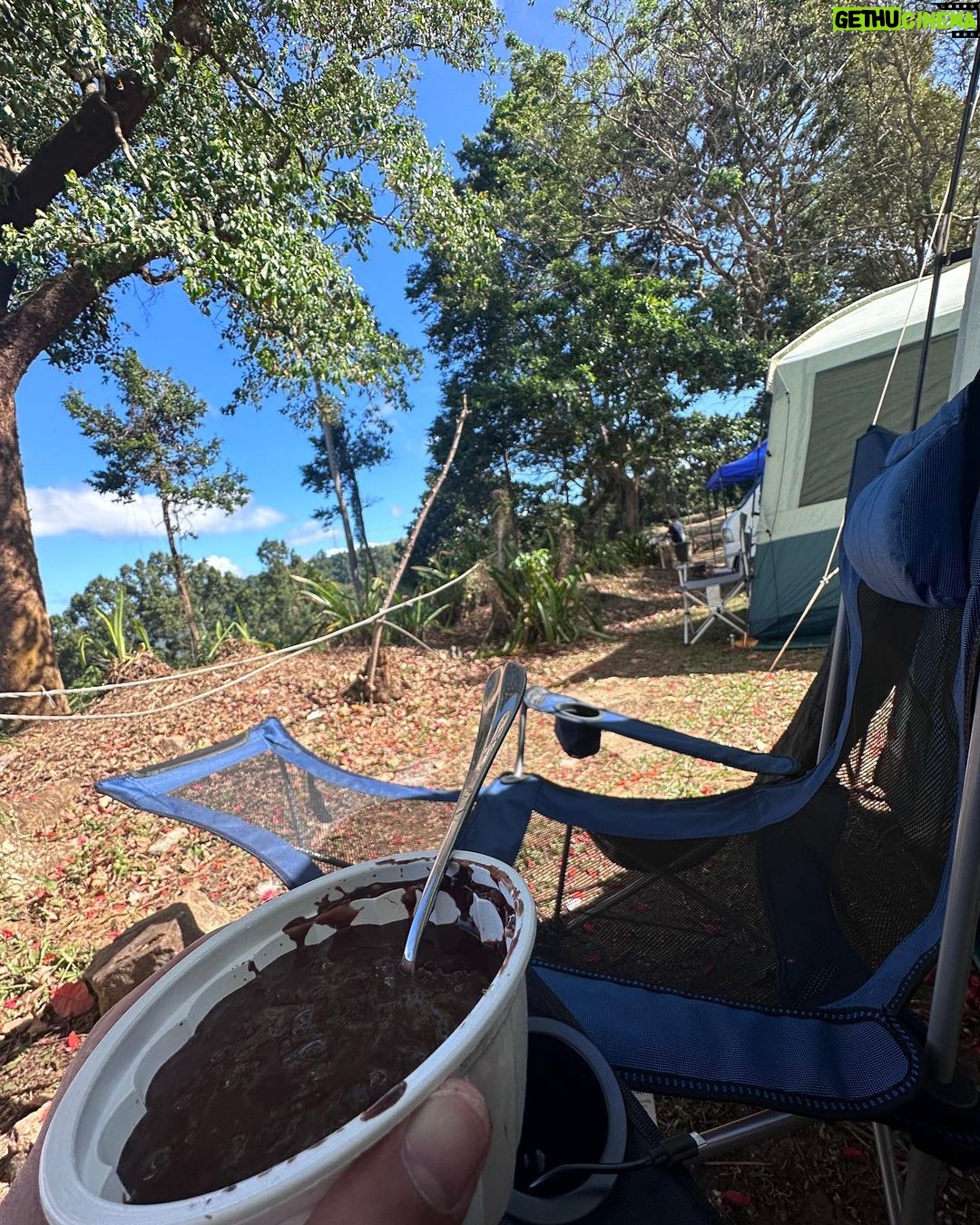 Donny Pangilinan Instagram - Champowradow? 🏕️