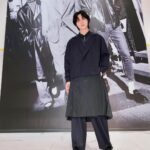 Dori Sakurada Instagram - COLE HAAN × FRAGMENT DESIGN アメリカを代表するパフォーマンス・ライフスタイル・ブランドである『コール ハーン』が藤原ヒロシ氏が主宰する『フラグメントデザイン』と再びコラボレーションをしました✨ 前回からは12年ぶりのコラボということで、今回はより進化したアメリカンクラシックスを掲げ、全3種類のコレクションが登場します！ ボリュームのあるラグソールでスニーカーのようなリラックスした履き心地、サドルのスリット下にプリントされたフラグメントデザインのロゴなど、めちゃくちゃかっこいいデザインで今年のコラボシューズの中でも特に大注目のコレクションだと思いました🔥 3月8日から限定展開店舗にて発売開始されるので、ゲットしたい方は是非チェックしてみて下さいね⚡️ @colehaanjapan #PR #COLEHAAN #COLEHAANXFRGMT