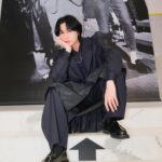 Dori Sakurada Instagram - COLE HAAN × FRAGMENT DESIGN アメリカを代表するパフォーマンス・ライフスタイル・ブランドである『コール ハーン』が藤原ヒロシ氏が主宰する『フラグメントデザイン』と再びコラボレーションをしました✨ 前回からは12年ぶりのコラボということで、今回はより進化したアメリカンクラシックスを掲げ、全3種類のコレクションが登場します！ ボリュームのあるラグソールでスニーカーのようなリラックスした履き心地、サドルのスリット下にプリントされたフラグメントデザインのロゴなど、めちゃくちゃかっこいいデザインで今年のコラボシューズの中でも特に大注目のコレクションだと思いました🔥 3月8日から限定展開店舗にて発売開始されるので、ゲットしたい方は是非チェックしてみて下さいね⚡️ @colehaanjapan #PR #COLEHAAN #COLEHAANXFRGMT