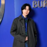 Dori Sakurada Instagram - BURBERRY バーバリーの新デザイナー、ダニエル・リー氏が手がける初のSpring & Summerシーズンのアイテムが登場します！ そしてBURBERRYのアイコニックなトレンチコートなどのコレクションを実際にご覧いただけるポップアップストアが、伊勢丹新宿店本館1Fのザ・ステージにて開催されます✨ BURBERRYのトレンチコートは丈夫で軽量、美しさとエレガンスに満ちた魅力的なコートですが、今回さらに進化しました✨ このポップアップストアでは、新生「BURBERRY」の世界観を存分に堪能することができます！ 貴重なアーカイブトレンチコートの展示や、新作のナイトバッグも同時にラインナップされているので、ファン必見の空間となっています😊 そしてポップアップで1番注目すべきは、トレンチコートのカスタマイズサービスです！ 期間中にヘリテージトレンチコートを購入すると、ボタンを自分好みに選択でき、バーバリーの名作をオリジナルの一着にカスタマイズして楽しむことができます😌 ポップアップストアは3月6日から12日まで、伊勢丹新宿店1階ザ・ステージにて開催中です！ 皆さんもぜひ遊びに行ってみて下さいね✨ @Burberry #Burberry #PR