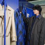 Dori Sakurada Instagram - BURBERRY バーバリーの新デザイナー、ダニエル・リー氏が手がける初のSpring & Summerシーズンのアイテムが登場します！ そしてBURBERRYのアイコニックなトレンチコートなどのコレクションを実際にご覧いただけるポップアップストアが、伊勢丹新宿店本館1Fのザ・ステージにて開催されます✨ BURBERRYのトレンチコートは丈夫で軽量、美しさとエレガンスに満ちた魅力的なコートですが、今回さらに進化しました✨ このポップアップストアでは、新生「BURBERRY」の世界観を存分に堪能することができます！ 貴重なアーカイブトレンチコートの展示や、新作のナイトバッグも同時にラインナップされているので、ファン必見の空間となっています😊 そしてポップアップで1番注目すべきは、トレンチコートのカスタマイズサービスです！ 期間中にヘリテージトレンチコートを購入すると、ボタンを自分好みに選択でき、バーバリーの名作をオリジナルの一着にカスタマイズして楽しむことができます😌 ポップアップストアは3月6日から12日まで、伊勢丹新宿店1階ザ・ステージにて開催中です！ 皆さんもぜひ遊びに行ってみて下さいね✨ @Burberry #Burberry #PR