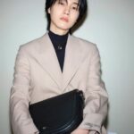 Dori Sakurada Instagram – FENDI

Men’s Spring/Summer 2024 collection
今シーズンも盛り上がってますね✨

そしてこのバッグの絶妙なサイズ感、ブラックでクールな雰囲気が好きです🤝
そりゃシルバーのジェエリーも付けちゃうよね、めっちゃ合う☺️

@fendi #FendiSS24 #PR